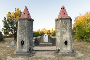 Beechworth, Avustralya - 30 Nisan 2018: Çince Burning Towers 1857 üzerinden Kuzey-Doğu Victoria Beechworth mezarlıkta.