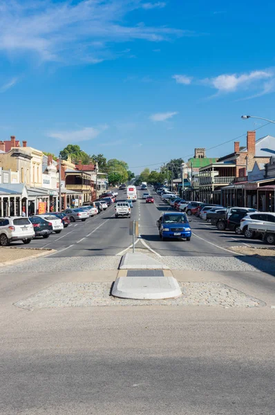 Beechworth 澳大利亚 2018年4月30日 沿福特街 Beechworth 中心的主要商业街 北东维多利亚镇在靛蓝郡的景观 — 图库照片