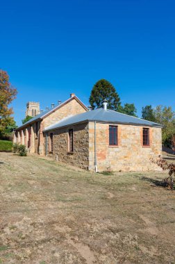 Beechworth özgün Dershanede ve hall Mesih'in kilise Anglikan Kilisesi. 1857 yılında inşa edilmiş.