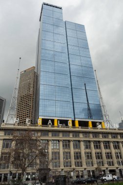 Melbourne, Avustralya - 8 Ağustos 2015: Herald ve haftalık Binası sergi ve Flinders Sokağı inşa aşamasında 1921 ve 1928 arasındaki Hw ve Fb Tompkins mimarlar tarafından.