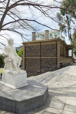 Geelong, Avustralya - 14 Ekim 2018: Heykel Prens Albert, daha sonra Kral Edward VII, tarafından Geelong gümrük binası. 1855 yılında Geelong gümrük binası inşa edildi.