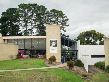 Melbourne, Avustralya - 19 Şubat 2017: Monash sanat Galerisi Wheelers Hill fotoğrafçılık alanında uzmanlaşmış bir kamusal sanat galerisi var. Monash Belediye Meclisi tarafından sahip olunan.