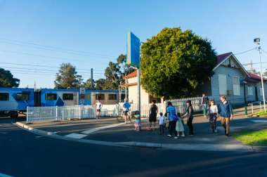 Melbourne, Avustralya - 13 Eylül 2015: Royal Park Tren İstasyonu Parkville bir Melbourne Metro tramvay istasyonu dır.