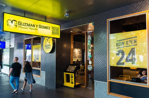 Guzman Y Gomez Meksika restoranında Qv Merkezi Melbourne'de karmaşık.