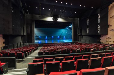 Bendigo'nun merkezindeki Ulumbarra Tiyatrosu, eski Sandhurst Gaol binasında.
