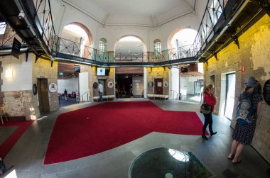 Bendigo'nun merkezindeki Ulumbarra Tiyatrosu, eski Sandhurst Gaol binasında.
