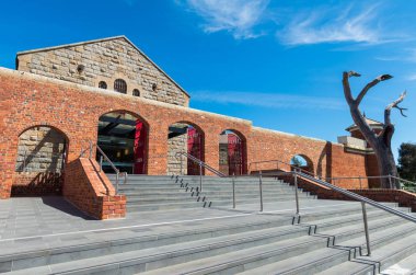Bendigo'nun merkezindeki Ulumbarra Tiyatrosu, eski Sandhurst Gaol binasında.