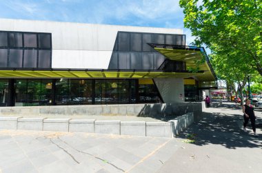 Bendigo'nun merkezindeki Bendigo Kütüphanesi Goldfields Kütüphaneleri'nin bir parçasıdır..