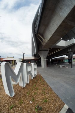 Melbourne'un güneydoğu banliyölerindeki yeni Murrumbeena Tren İstasyonu 2018 yılında açıldı.