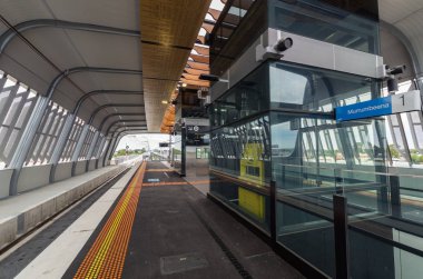 Melbourne'un güneydoğu banliyölerindeki yeni Murrumbeena Tren İstasyonu 2018 yılında açıldı.