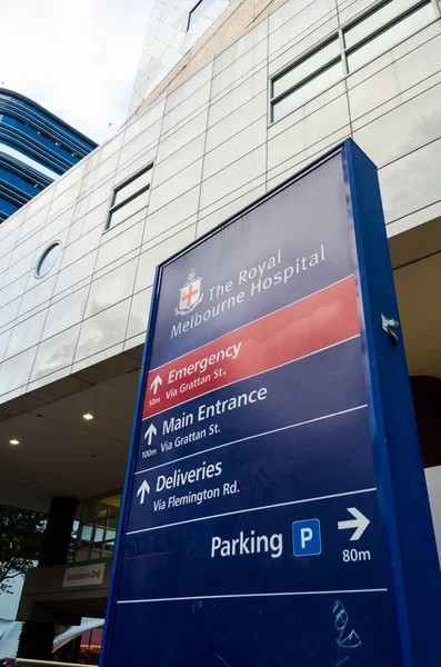 El Royal Melbourne Hospital es un importante hospital público de enseñanza terciaria en Melbourne . — Foto de Stock