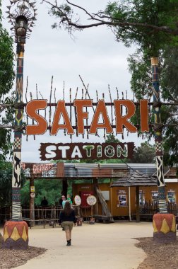 Melbourne batı saçak Werribee Açık Menzilli Hayvanat Bahçesi'nde Safari İstasyonu.