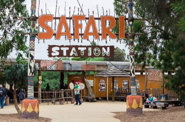 Melbourne batı saçak Werribee Açık Menzilli Hayvanat Bahçesi'nde Safari İstasyonu.
