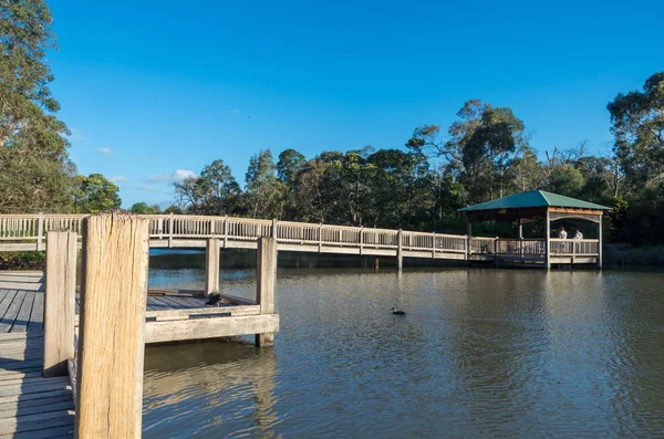 Wooden causeway crossing Ringwood Lake in the outer eastern suburb of Ringwood, Melbourne. — Stock Photo, Image
