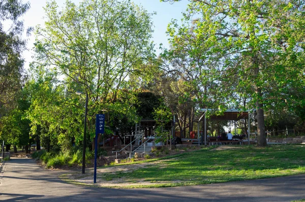 Picnic shelter at Ringwood Park Lake in outer — Stock Photo, Image