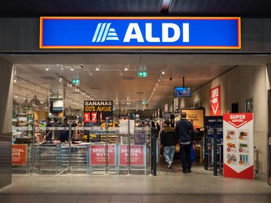 Monash şehrinde Glen Waverley Glen Alışveriş Merkezi'nde Aldi süpermarket.