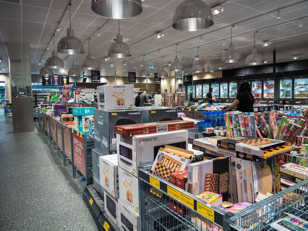 Supermarket Aldi w centrum handlowym Glen w Glen Waverley w mieście Monash. — Zdjęcie stockowe