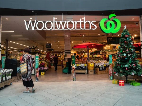 Glen Waverley Glen Alışveriş Merkezi'nde Woolworths süpermarket.