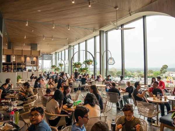 Food Court in het Glen Shopping Centre in de buitenwijken van Glen Waverley. — Stockfoto