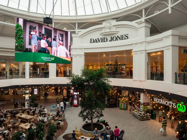Monash şehrindeki Glen Alışveriş Merkezi'nde David Jones alışveriş merkezi.