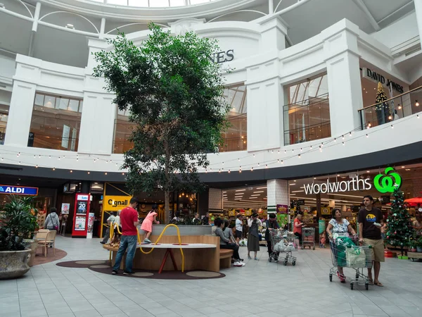 David Jones grandes almacenes en el Centro Comercial Glen en la ciudad de Monash . — Foto de Stock