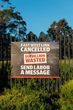 Mitcham Deakin seçmen Mallauna Koleji çit Liberal Parti posterleri.