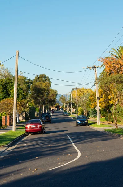 Rotherwood Avenue rua residencial em Mitcham suburbano em Melbourne . — Fotografia de Stock