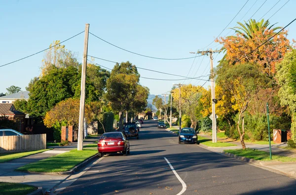 Rotherwood Avenue rua residencial em Mitcham suburbano em Melbourne . — Fotografia de Stock
