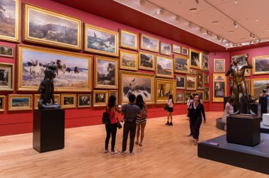 Ngv'deki John Schaeffer Galerisi'ndeki resim ve heykeller.