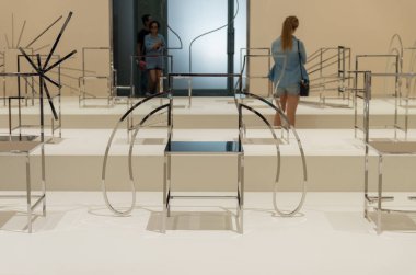 Nendo stüdyo tasarımcısı Oki Sato tarafından Manga Sandalyeler, Melbourne Ngv at.