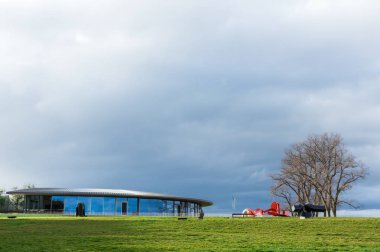 Pt Leo Estate Mornington Yarımadası'nda Merricks iki restoran ve heykel bahçesi ile bir şaraphane.