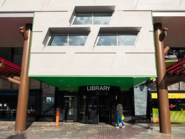Dandenong şehir merkezindeki Dandenong Şehir Merkezi, Lyons mimarları tarafından tasarlandı..