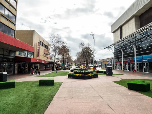 Mccrae Street voetgangersgebied winkelcentrum in het centrum van Dandenong. — Stockfoto