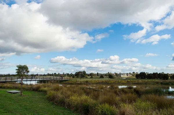 Podmiejskie tereny podmokłe w Belgrave Springs na zewnętrznych południowo-wschodnich obrzeżach Melbourne Zdjęcia Stockowe bez tantiem