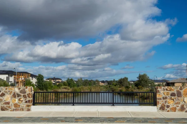 Vorort-Feuchtgebiete in Belgrafquellen am äußeren südöstlichen Rand von Melbourne — Stockfoto