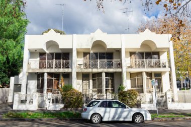 Kuzey Melbourne 'da, Melbourne' un iç kesimlerinde bir kasaba evi eklenmiş..