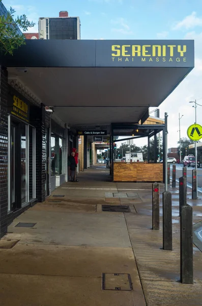 Tiendas en Station Street en Seaford en las afueras de Melbourne . — Foto de Stock