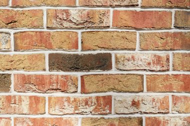  Pasta dekoru için renkli şekerler eski ahşap mutfak tahtasına dökülmüş, renkli yumurtalar, tarçın çubukları. Seçici odaklanma. Paskalya ve evde fırında tatil konsepti fotoğrafı.