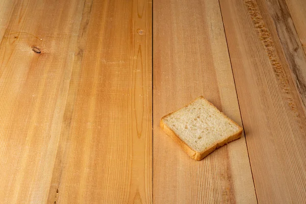 Кусок Хлеба Деревянном Столе — стоковое фото