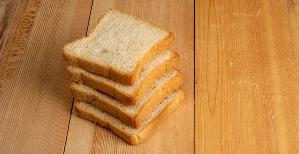 Toastbrot Auf Holztisch — Stockfoto