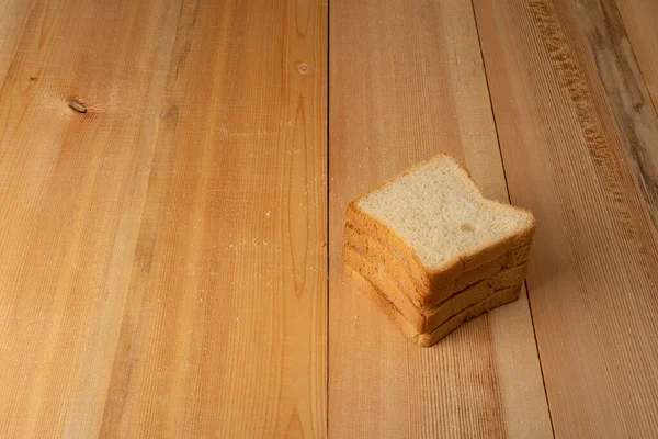 Кусочки Хлеба Деревянном Столе — стоковое фото