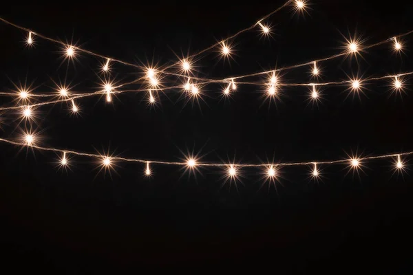 Noel Işıkları, Küçük Led Lambalı Garland Siyah Arkaplanda Parlıyor.