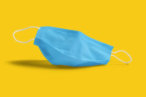 Boru ve tuğla duvar. Eskimiş kumaş ve grunge tuğla duvar. Şehir mimarisi konsepti fotoğrafı.