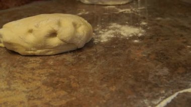 Şef hamur kneads. Pizza Hazırlama Şef. Pizza yapma. Pişirme işlemi