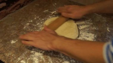 Şef hamur kneads. Pizza Hazırlama Şef. Pizza yapma. Pişirme işlemi