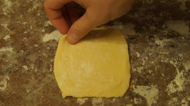 Σεφ ζυμώνει τη ζύμη. Σεφ προετοιμασία πίτσα. Κάνοντας πίτες. Διαδικασία μαγειρέματος — Αρχείο Βίντεο