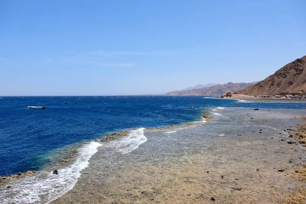 红海上的蓝洞海滩 埃及西奈海岸 — 图库照片