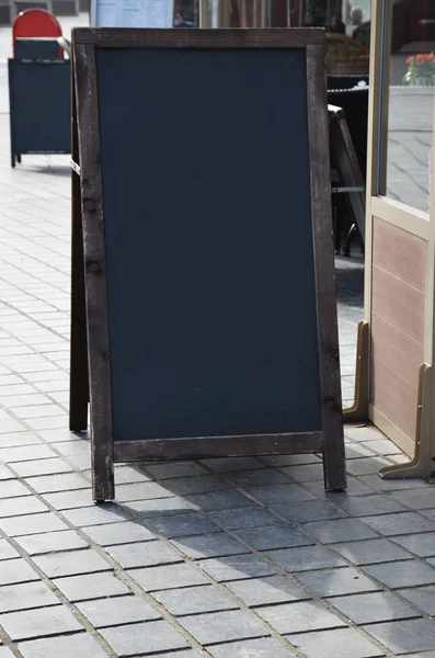 Tablero de menú vacío en la calle — Foto de Stock