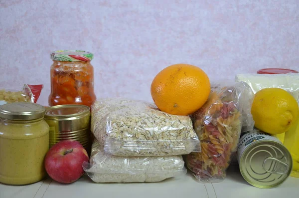 Sumbangan Makanan Pada Latar Belakang Putih Tampilan Atas Dengan Ruang — Stok Foto