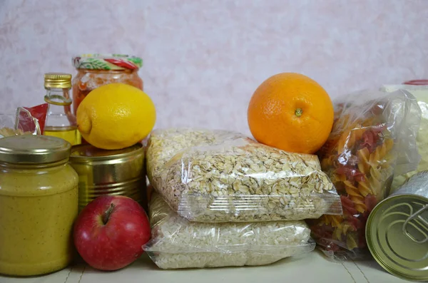 Lebensmittelspenden Auf Weißem Hintergrund Draufsicht Mit Kopierraum — Stockfoto